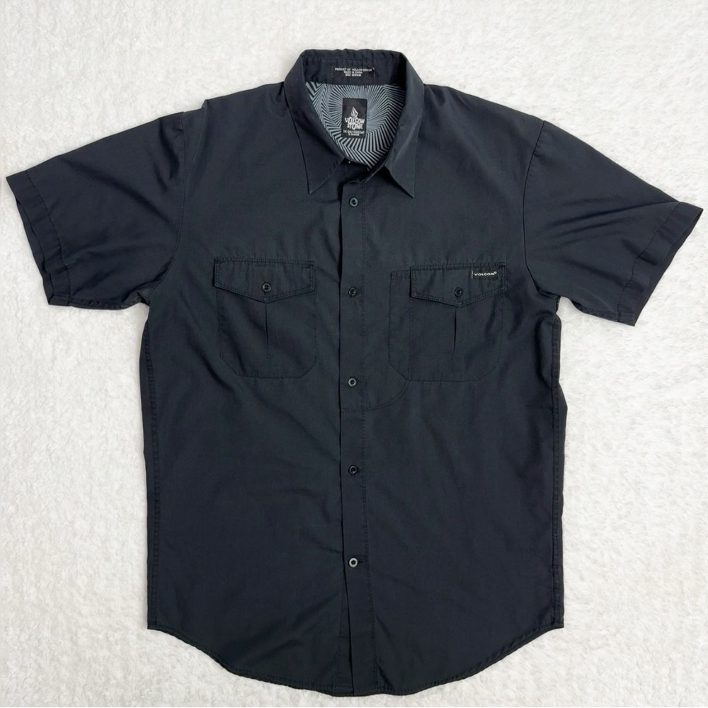 Volcom Men's Short Sleeve Button-Down Shirt in Black